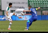 دیدار تیم‌های فوتبال  ذوب‌آهن اصفهان و استقلال تهران