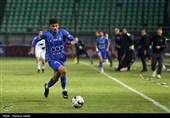 دیدار تیم‌های فوتبال  ذوب‌آهن اصفهان و استقلال تهران