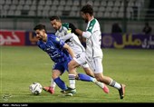 دیدار تیم‌های فوتبال  ذوب‌آهن اصفهان و استقلال تهران