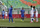 دیدار تیم‌های فوتبال  ذوب‌آهن اصفهان و استقلال تهران