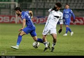 دیدار تیم‌های فوتبال  ذوب‌آهن اصفهان و استقلال تهران