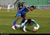 دیدار تیم‌های فوتبال  ذوب‌آهن اصفهان و استقلال تهران