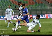 دیدار تیم‌های فوتبال  ذوب‌آهن اصفهان و استقلال تهران