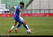 دیدار تیم‌های فوتبال  ذوب‌آهن اصفهان و استقلال تهران