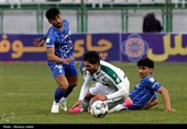 دیدار تیم‌های فوتبال  ذوب‌آهن اصفهان و استقلال تهران