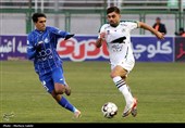 دیدار تیم‌های فوتبال  ذوب‌آهن اصفهان و استقلال تهران