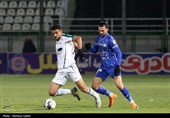 دیدار تیم‌های فوتبال  ذوب‌آهن اصفهان و استقلال تهران