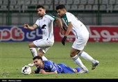 دیدار تیم‌های فوتبال  ذوب‌آهن اصفهان و استقلال تهران