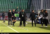 دیدار تیم‌های فوتبال  ذوب‌آهن اصفهان و استقلال تهران