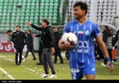 دیدار تیم‌های فوتبال  ذوب‌آهن اصفهان و استقلال تهران