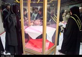 اهدای لباسهای شهیده ملینا اسدی به موزه دفاع مقدس-کرمانشاه