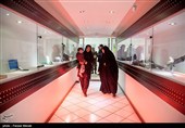 اهدای لباسهای شهیده ملینا اسدی به موزه دفاع مقدس-کرمانشاه
