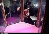 اهدای لباسهای شهیده ملینا اسدی به موزه دفاع مقدس-کرمانشاه