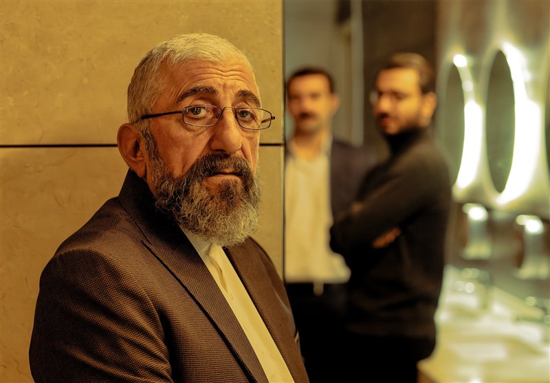 تصویری از رضا کیانیان در فیلم «جهان مبهم هاتف»