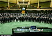 نواب البرلمان الإیرانی یرتدون زیّ الحرس الثوری