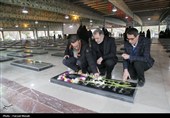 غبار روبی مزار شهدا درکرمانشاه