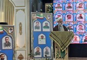 تجلیل از خانواده‌های شهدای استان تهران در اسلامشهر