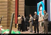 تجلیل از دانش‌آموزان رتبه‌های برتر شهر ری همزمان با دهه فجر