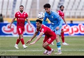 دیدار تیم‌های فوتبال پرسپولیس و چادرملو