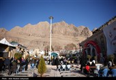مهمانی لاله‌ها در گلزار شهدای کرمان