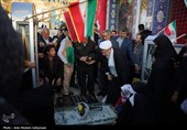 مهمانی لاله‌ها در گلزار شهدای کرمان