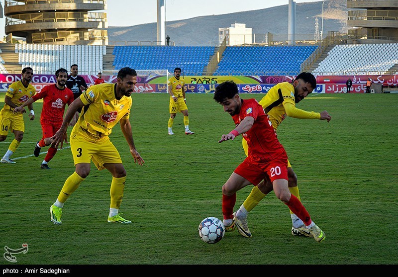 فوتبال , تیم فوتبال تراکتور تبریز , تیم فوتبال پرسپولیس , استقلال , لیگ برتر فوتبال , 