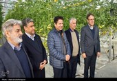بازدید استاندار اردبیل از گلخانه‌ای هوشمند هیدروپونیک در پارس‌آباد