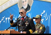 الأدمیرال سیاری: لا یمکن تنفیذ أی تحرک فی مضیق هرمز من دون موافقة إیران
