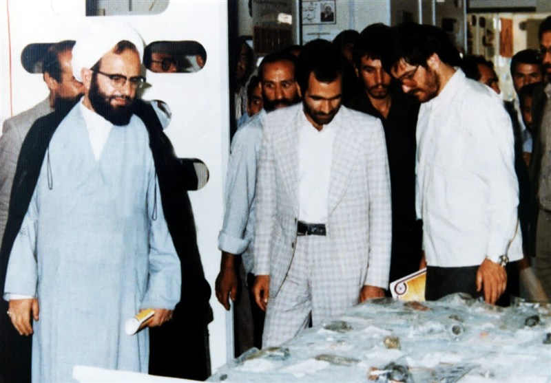 امام خمینی , انقلاب اسلامی , جمهوری اسلامی ایران , دهه فجر انقلاب اسلامی , حوزه علمیه , شهدای دفاع مقدس , 