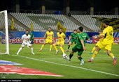 دیدار تیم های فوتبال فجر شهید سپاسی شیراز و شمس آذر قزوین