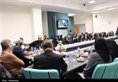 نشست نقد و بررسی رمان «انجمن عقاب‌ها» در