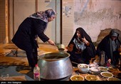 مراسم افطاری ساده در محله قبله شیراز