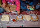 مراسم افطاری ساده در محله قبله شیراز