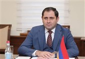 وزیر الدفاع الإیرانی یستقبل نظیره الأرمینی