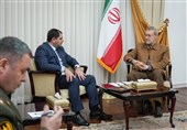 وزیر الدفاع الأرمینی یلتقی لاریجانی