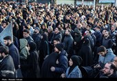 تجمع سوگواران رهبر شهید انقلاب در میدان انقلاب