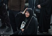 تجمع سوگواران رهبر شهید انقلاب در میدان انقلاب