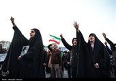 تجمع سوگواران رهبر شهید انقلاب در میدان انقلاب