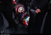 تجمع سوگواران رهبر شهید انقلاب در میدان انقلاب