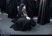تجمع سوگواران رهبر شهید انقلاب در میدان انقلاب
