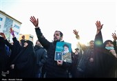 تجمع سوگواران رهبر شهید انقلاب در میدان انقلاب