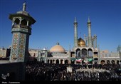 حرم حضرت معصومه(س) مملو از مردم سوگوار رهبر شهید انقلاب