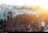 حرم حضرت معصومه(س) مملو از مردم سوگوار رهبر شهید انقلاب