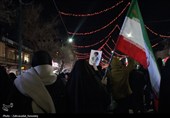 🖼 #گزارش_تصویری | حماسه آفرینی مردم مقتدر قزوین برای سومین شب متوالی در خیابان‌های شهر ‌ 📱رسانه با