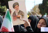 حضور پرشور مردم کرمان در راهپیمایی پس از اقامه نماز جمعه
