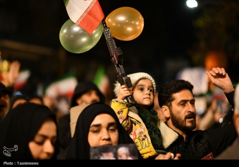 جلوه هایی از اجتماع باشکوه مردم در خیابان انقلاب خرم آباد