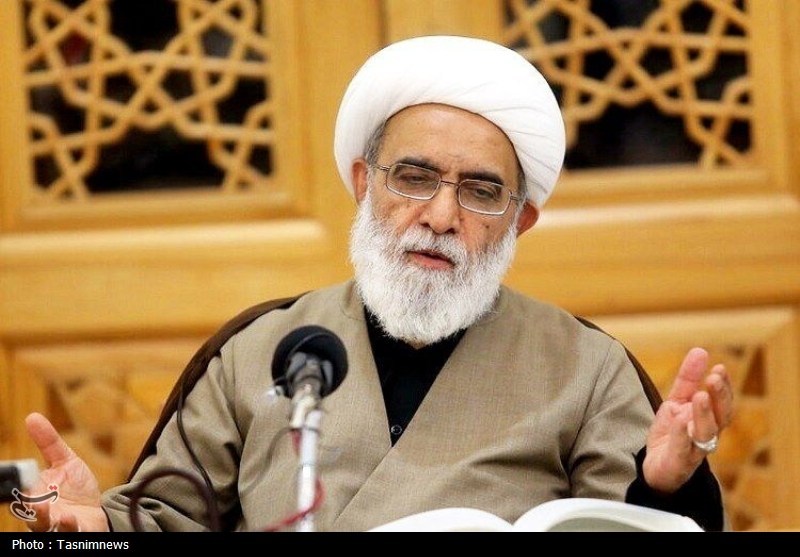 ایمان مردم، رمز حمایت از نظام و تکریم خانواده شهداست