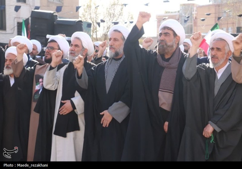 تجمع طلاب قزوینی در بیعت با رهبر معظم انقلاب