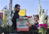 وداع تلخ مردم بهارستان با کودک شهید فرهان روحی+فیلم