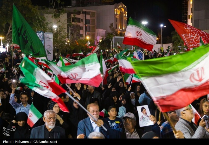 مردم انقلابی بوشهر همچنان در حمایت از نیروهای مسلح میدان‌داری می‌کنند